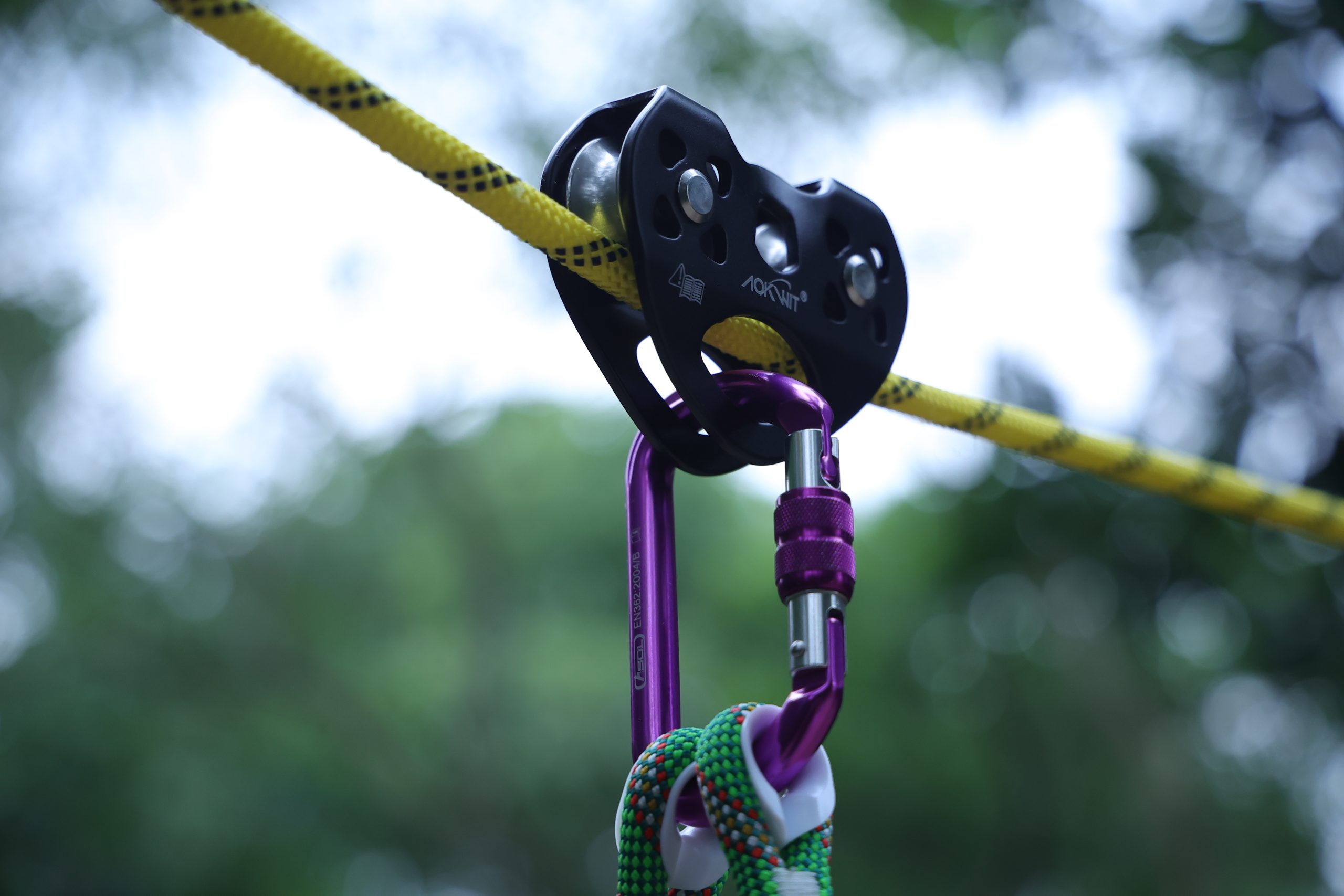 thumbnail image 2 of Zip Line Pulley Tandem Speed Dual Trolley With 25kN Carabiner 2 of 13
